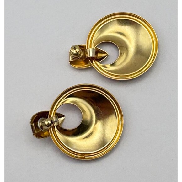 Vintage Gold Tone Dangle Earrings Red Swirl Enamel Retro 80s Door Knocker - Picture 2 of 6